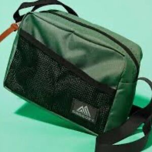 Gregory *NWOT* *RARE* Unisex Shoulder Crossbody Bag with Adjustable Strap